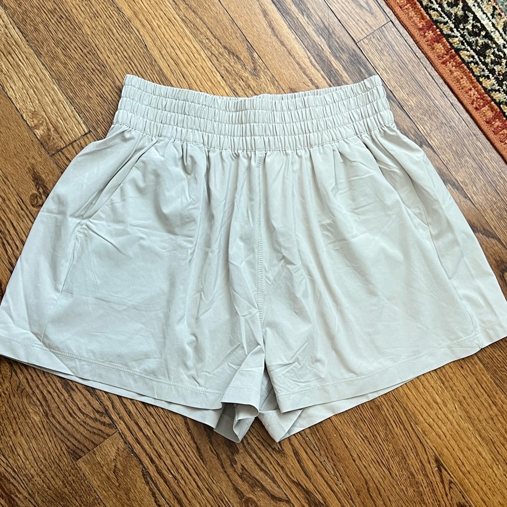 Vuori Villa Short NWOT